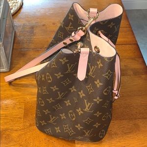 LV Neo Noe in monogram and rose poudre